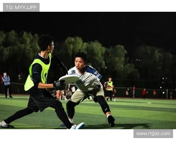 成都飞盘队区域防守分析与战术调整的得失总结