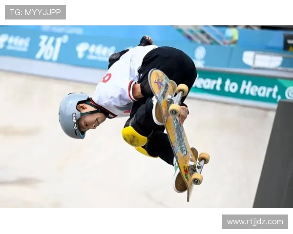 杭州极限运动队在滑板精英赛中以56分稳居积分榜首位