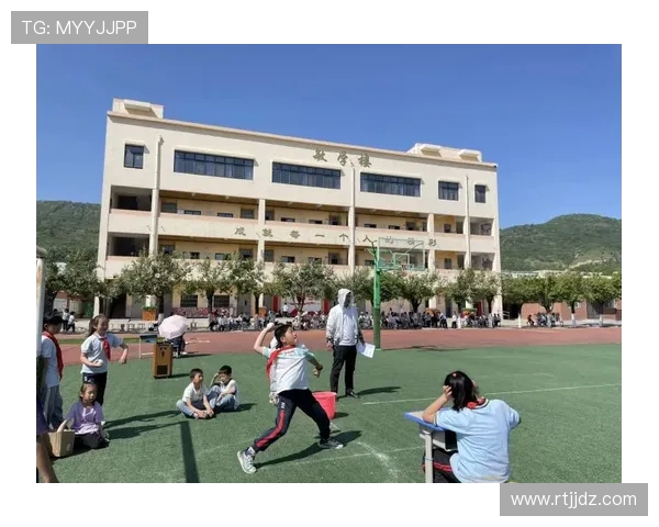 武汉飞盘队展现灵活性与团队合作精神的精彩瞬间 武汉飞盘队展现灵活性与团队合作精神的精彩瞬间